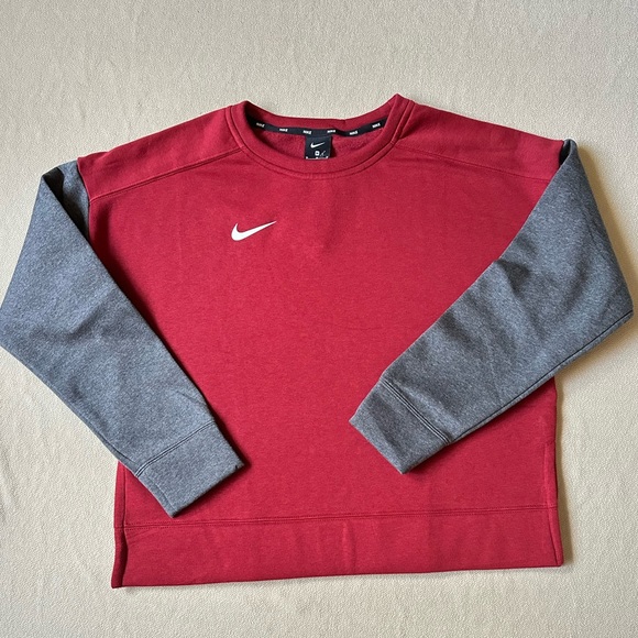 Nike Sweaters - Nike Women Pullover Sweater